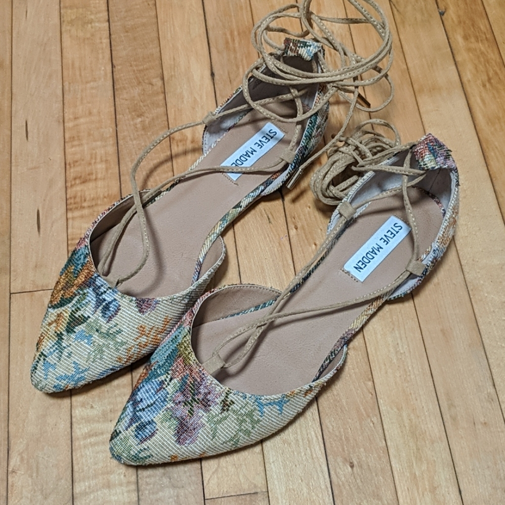 Steve Madden Tie up flats 9.5